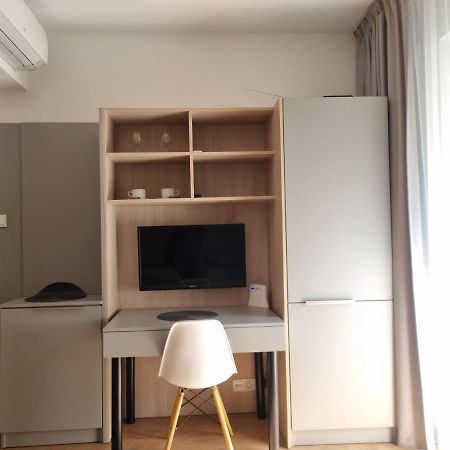 Aparthotel In Warsaw Very Close To The City Center, Free Underground Parking, Wifi, Air Conditioning, Balcony Exterior photo