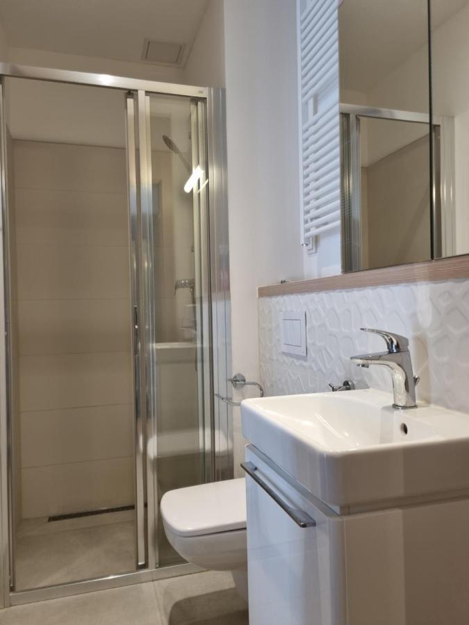 Aparthotel In Warsaw Very Close To The City Center, Free Underground Parking, Wifi, Air Conditioning, Balcony Exterior photo